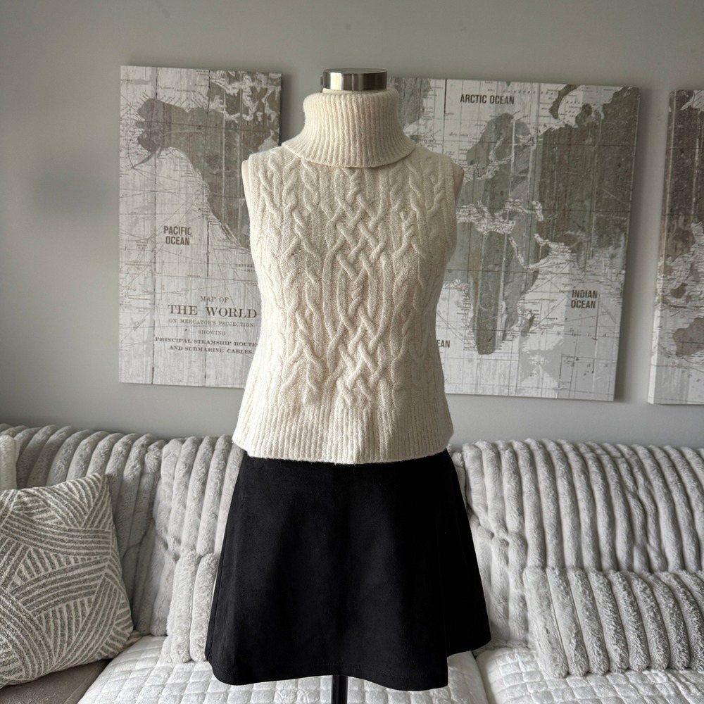 Vince Ivory 100% Wool Cable Knit Sleeveless Turtleneck Sweater Vest Size Medium